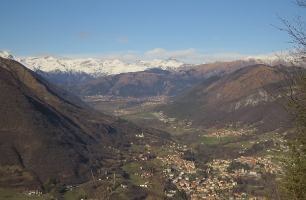 Fotografia della Val Borlezza dall'Anello alto del M. Clemo
